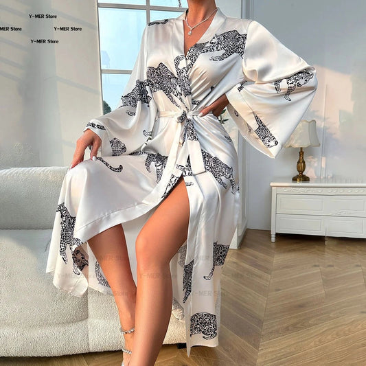 Peignoir Satin Léopard Long Femme Élégant - 1
