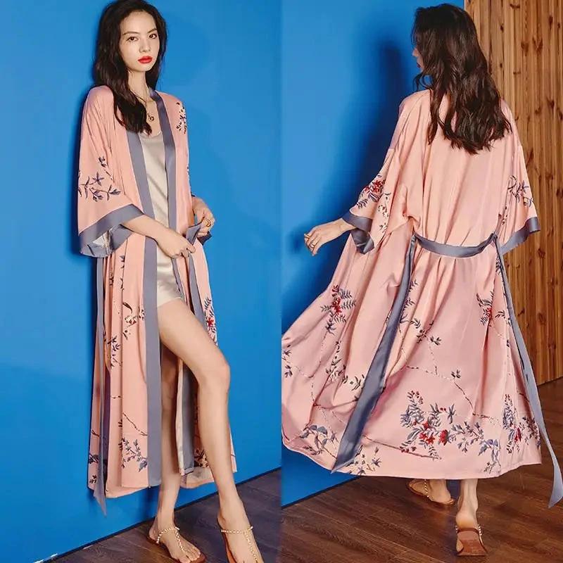 Robe Longue Rose Poudré à Fleurs et Bordure Grise (Variante 2)